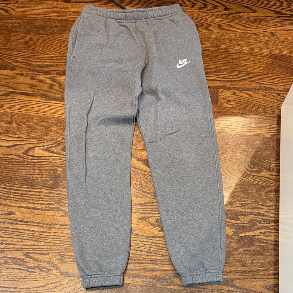 Nike mens Gray Athletic Fleece Joggers